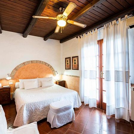 Sa Domu Sarda Suites - Bed & Breakfast Porto Columbu - Perd'E Sali Kültér fotó