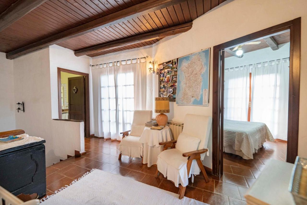 Sa Domu Sarda Suites - Bed & Breakfast Porto Columbu - Perd'E Sali Kültér fotó