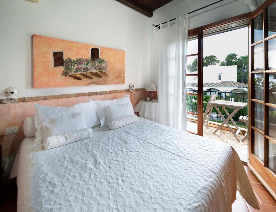 Sa Domu Sarda Suites - Bed & Breakfast Porto Columbu - Perd'E Sali Kültér fotó