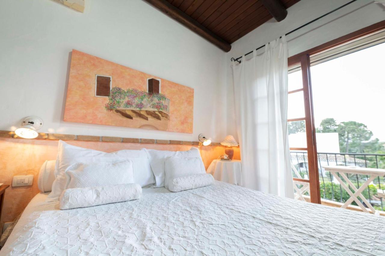 Sa Domu Sarda Suites - Bed & Breakfast Porto Columbu - Perd'E Sali Kültér fotó