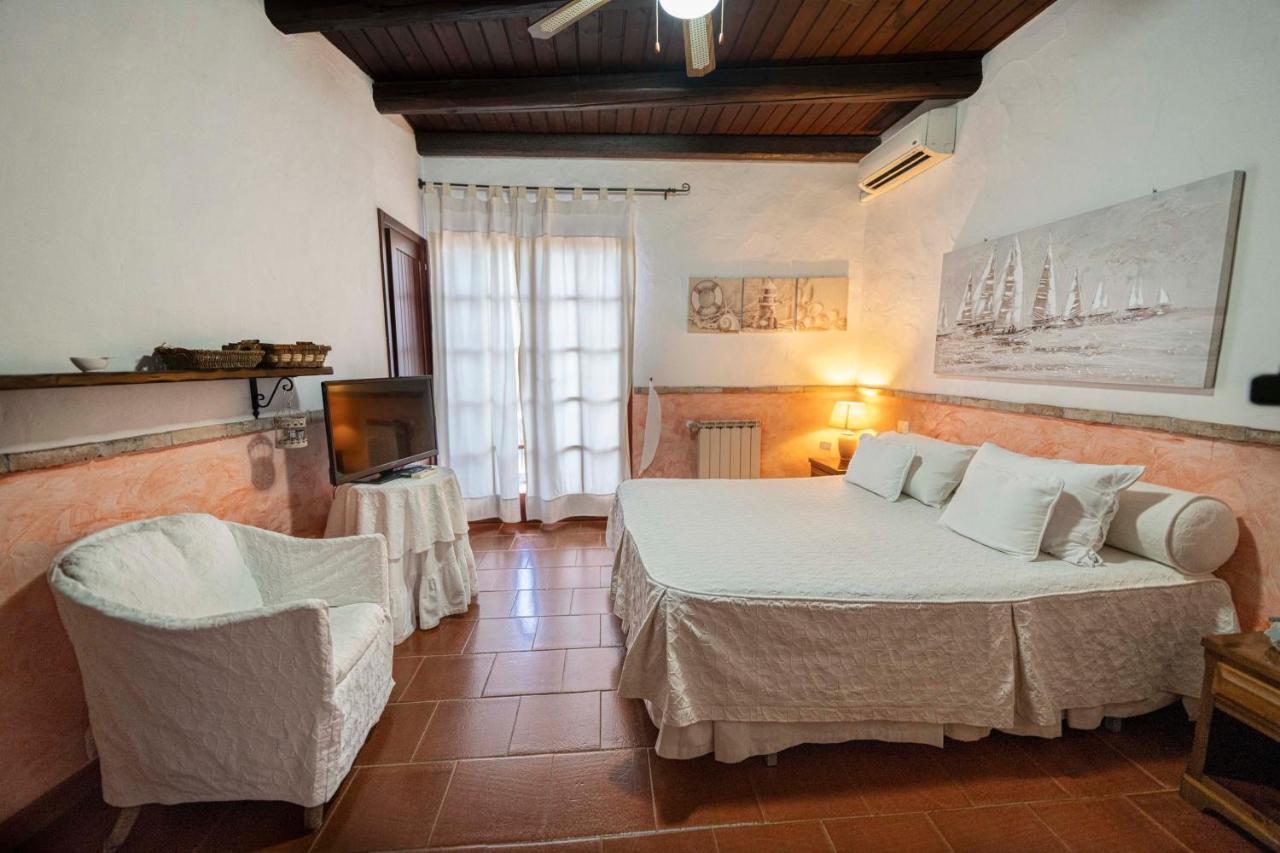 Sa Domu Sarda Suites - Bed & Breakfast Porto Columbu - Perd'E Sali Kültér fotó